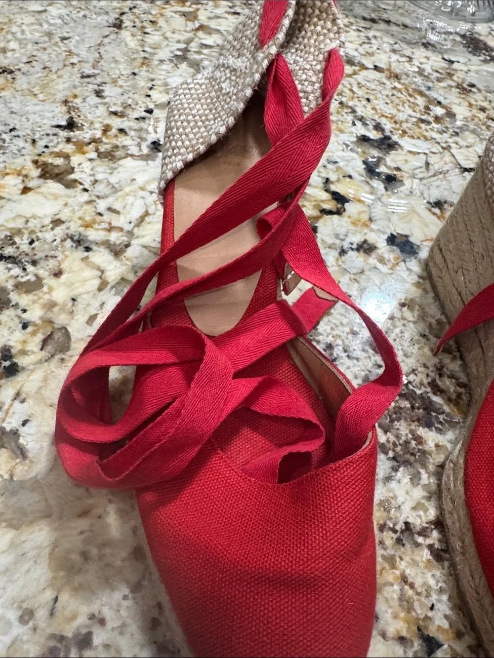 Castañer bright red